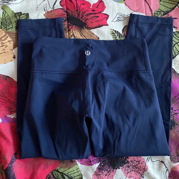 Lululemon Wunder Under Crop - Picture 4 of 8